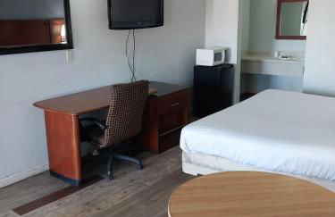 King Bed Hotel Room 201 - Foto 5