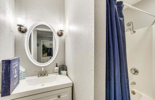 Beach and Dock! Lakefront Ozarks A-Frame Retreat - Foto 18