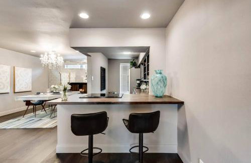 Contemporary Dallas 2BR Condo Patio & Pool - Foto 8