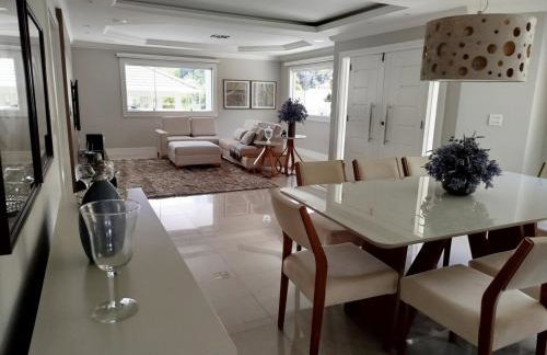 Casa Teresópolis perto do centro com três suítes e piscina - Foto 23