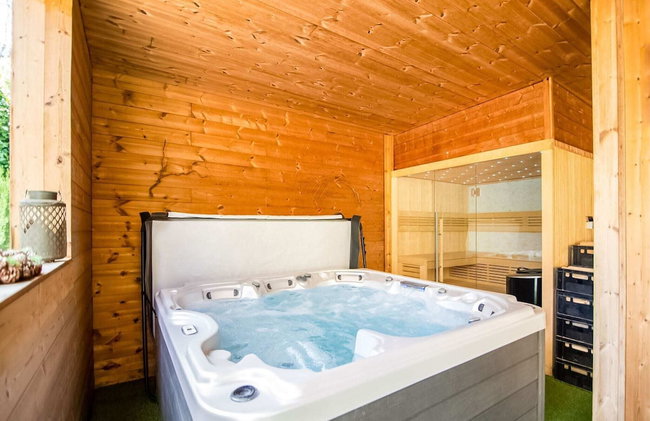 Idyllic Chalet in Biron with 2 Hot Tubs & Sauna - Photo 23