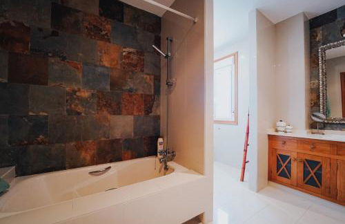 Villa con piscina a pie de playa - Foto 40