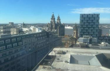Two Bedroom City View Apartment Liverpool by StaySavvy Accommodation - Photo 56