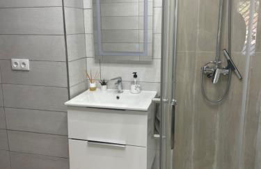 Planta baja moderna y nueva a estrenar en el centro ciudad 2 habitaciones y 2 baños - Foto 8