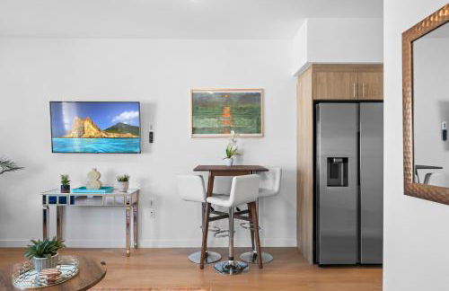 Stylish Top-Floor Gem with King Bed & City Ocean Views - Foto 14