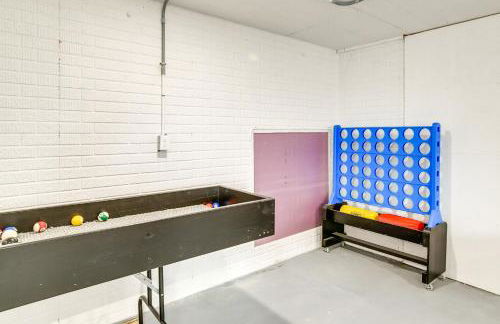 Riverfront Cabin Near Dtwn Pella with Game Room! - Foto 22