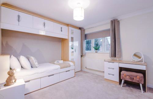 Kinship House by YourStays - Stunning Holiday Home in the Suburbs - Foto 30