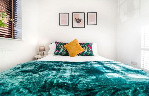 Free parking, Private Garden and Netflix, Charming Elegant 2 bedroom House Nottingham - Photo 6