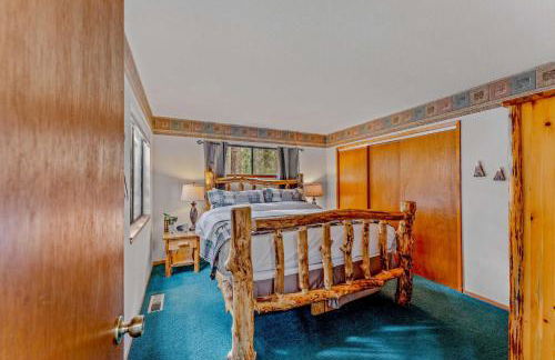 Near Northstar Wooded Retreat with Deck & Loft - Foto 3