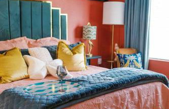 Chic Dog-Friendly 4BR | OWA + Beach + Fenced Yard - Foto 6