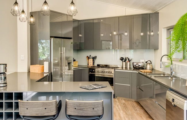 Charming Home With Mountain Views at Rivendell - Photo 8