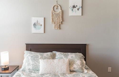 Modern Stay Near Jack Trice Stadium - Walk to ISU - Foto 7