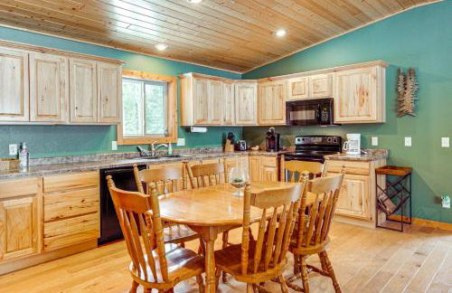 Private Dock, BBQ Ready Lakefront Fifield Home! - Foto 2