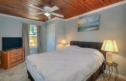 Beach Lovin/sleeps 10/2 blocks to beach/pets ok - Foto 8