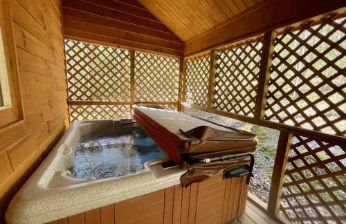 2 bed Cabin HOT TUB close to Helen #16 - Photo 27