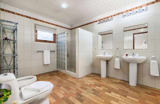 Spacious 4BR Villa Private Pool Cozy Location - Photo 26