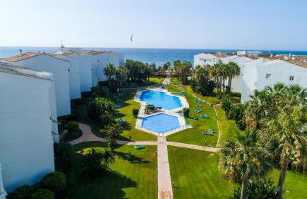 MARBELLA BANUS SUITES - Banús - Playa Rocio - Beach Access Complex -3BD-3BA - Direct Access to the Sea - Outdoor Terrace - 3 min Walk to Puerto Banús Marina - Walk to Beach & El Corte Ing Luxury Shopping - Ideal for Families - Foto 6
