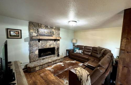 Red Rooster Family Cabin w/Hot Tub+Fire Pit+View - Foto 22