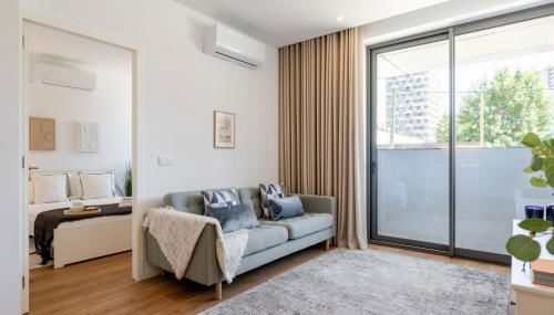 Sleek & Modern Flat w/ Private Garage by HostWise - Foto 4, towels