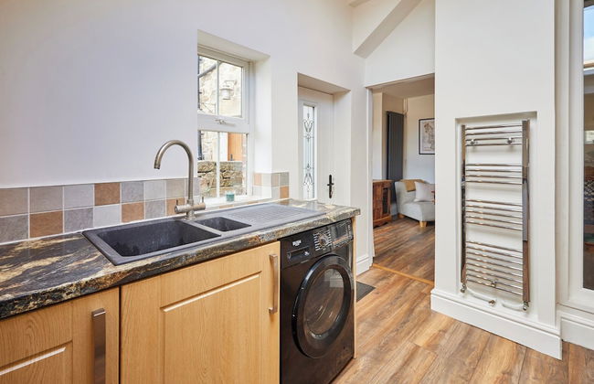 Host Stay Church View Cottage - Photo 3