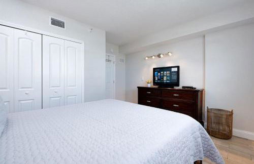 NEW Beach Condo 5 min walk to the Beach Sleeps 9 - Foto 16