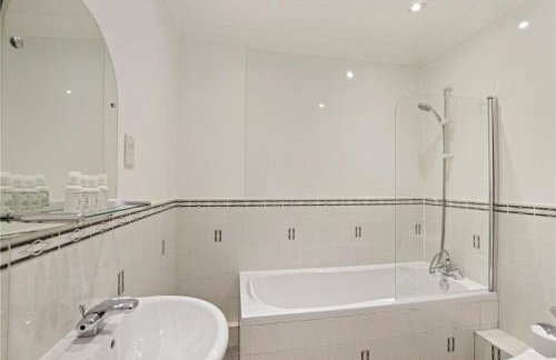 Designer Soho Loft - Photo 23