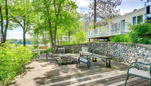 Waterfront Gladwin Home with Deck and Fire Pit! - Foto 2