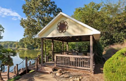 Lakefront 6bdr, Priv Dock, Game Room, Firepit Jake's Lake House by Avantstay - Foto 130