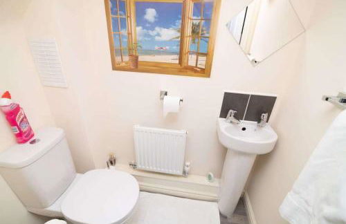 Quiet Two Bedroom House Driveway Parking & Garden - Foto 15