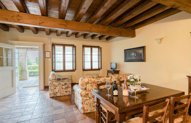 2 bedroom Apartment in Desenzano del Garda with swimming pool and garden - Photo 4