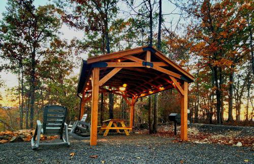 The Windstorm Cabin - Pet-friendly & a 2-person Jacuzzi hot tub! - Foto 8