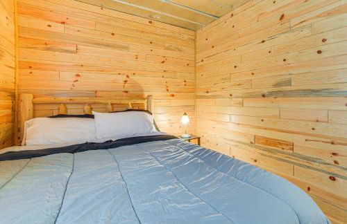 Oscoda Cabin with Charcoal Grill Walk to Lake Huron - Foto 14