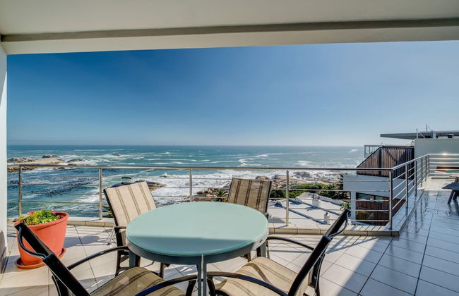 Immaculate Penthouse w Views Splash Pool CBT Penthouse - Photo 3