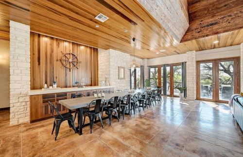 Luxury Lakefront Escape on Lake Travis - Photo 8
