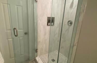 Cozy 2BR suite w Sauna - Foto 33