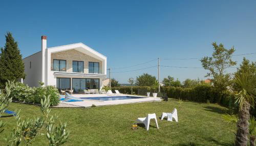Villa Mariva for 8 persons near Porec with 44 m2 heated pool, sea view, fitness & kids playground - Foto 2
