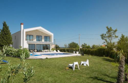 Villa Mariva for 8 persons near Porec with 44 m2 heated pool, sea view, fitness & kids playground - Foto 2