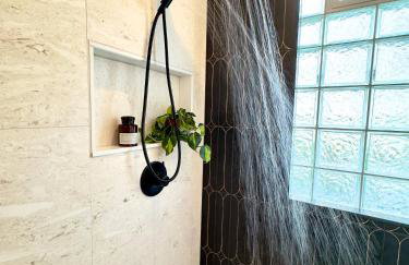 Artsy 4 Bedroom Home, Steps from Dining & Shops - Foto 19