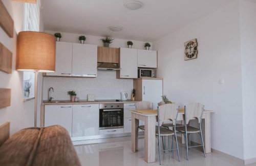 Poolside Hideout Apartments - Photo 28