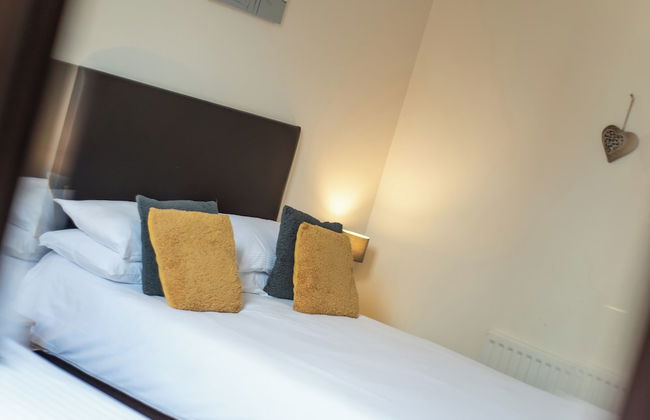 Cityscape Retreat in Newcastle - Photo 2