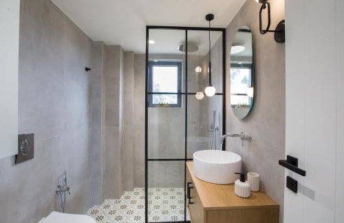 Eforasis Villas, with Heated Spa Whirlpool, by ThinkVilla - Foto 76