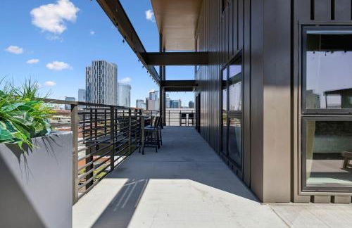 The Rhythm and Rooftop Penthouse Walk To Broadway with Pool and Amazing Views - Foto 53