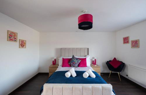 Woodside Barn Sleeps 14 with Hot Tub - Photo 12