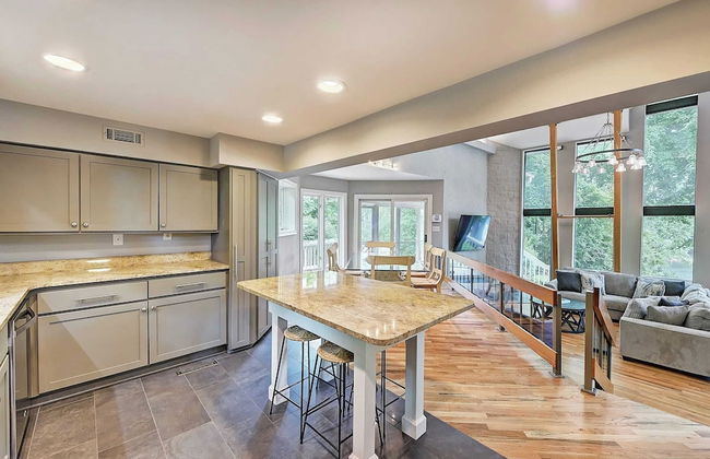 Lakefront w/ Private Dock + Hot Tub Pontoon Rental Butler Bliss by Avantstay - Photo 27