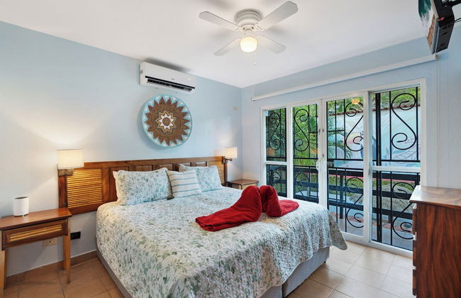 Spacious Home w/ Private Pool & Covered Patio Near the Beach - Foto 3