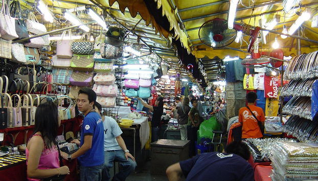 Abendlicher Besuch auf dem Patpong- und Blumenmarkt - Foto 4