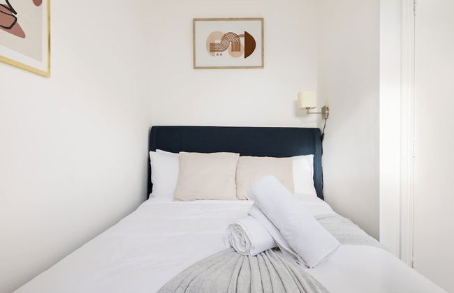 Stylish 2 Bedroom Apartment - Shepherd s Bush - Photo 9