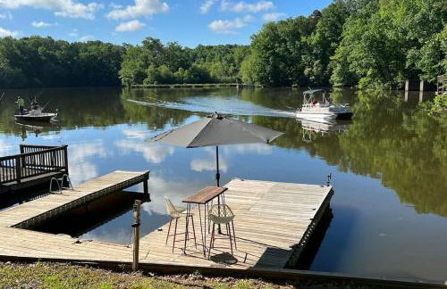 Charming Romantic Lakefront Cottage or Guest Room Depending on Availability Near Golf - Foto 28