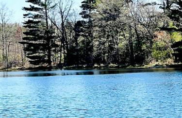 Outstanding Retreat with Dock, Game Space and Lake Views in Wisconsin - Foto 26