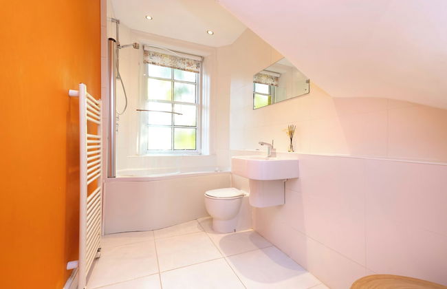 Delightful 3-bed Flat with Parking - Foto 43